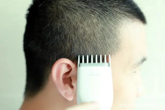 去理发店剪头发,这3句话别说,不然剪完可能“大跌眼镜” 去理发店剪头发,这3句话别说,不然剪完可能“大跌眼镜”